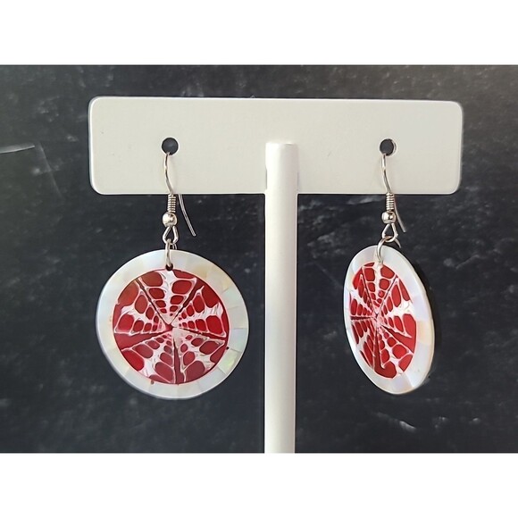 Red And White Circular Shell Dangling Pierced Earrings Vintage - Picture 3 of 10